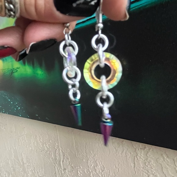 Iridescent rainbow Swarovski circle charms + dangly green purple spikes earrings - Picture 2 of 16